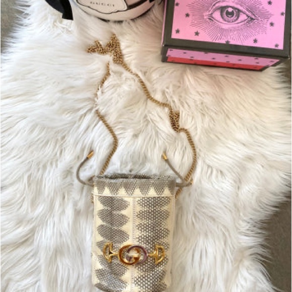 GUCCI BUCKET BAG (AUTHENTIC) - Picture 4 of 16